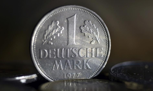 Sześć miliardów euro zamrożone w domach. Niemiecki bank centralny nadal skupuje marki.