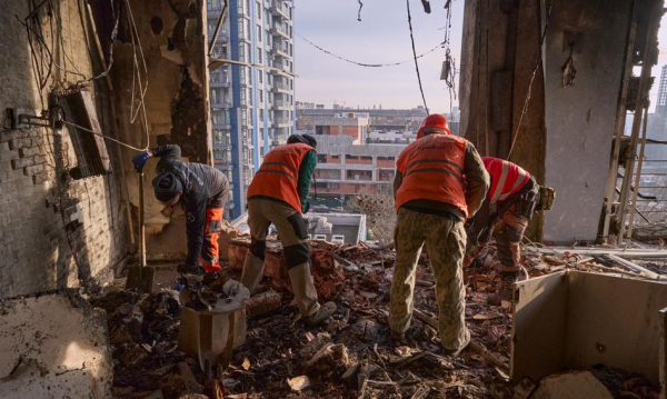 Sześćset tysięcy ludzi wyjechało z Kijowa od początku roku. „Putin pragnie złamać opór chłodem”.