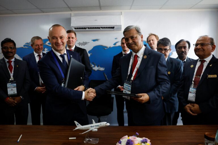 Rosja konkuruje z Embraerem. Podpisali kontrakt z Indiami. Rosja konkuruje z Embraerem. Podpisali kontrakt z Indiami.