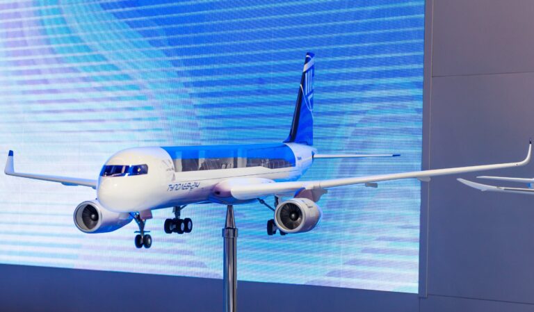 Tu-214: Odrodzenie. Rosyjskie komponenty zamiast importowanych.