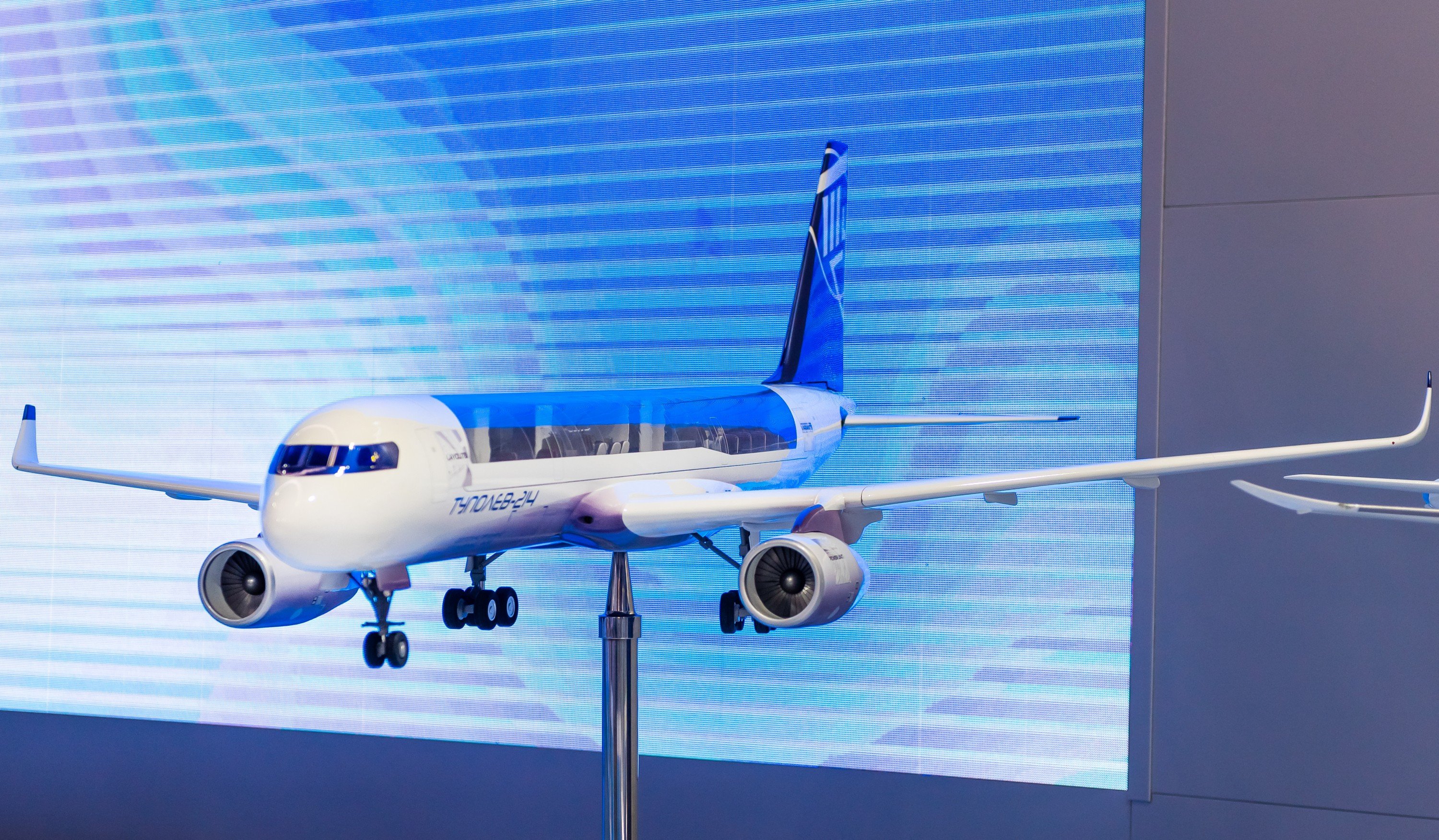 Tu-214: Odrodzenie. Rosyjskie komponenty zamiast importowanych. 2