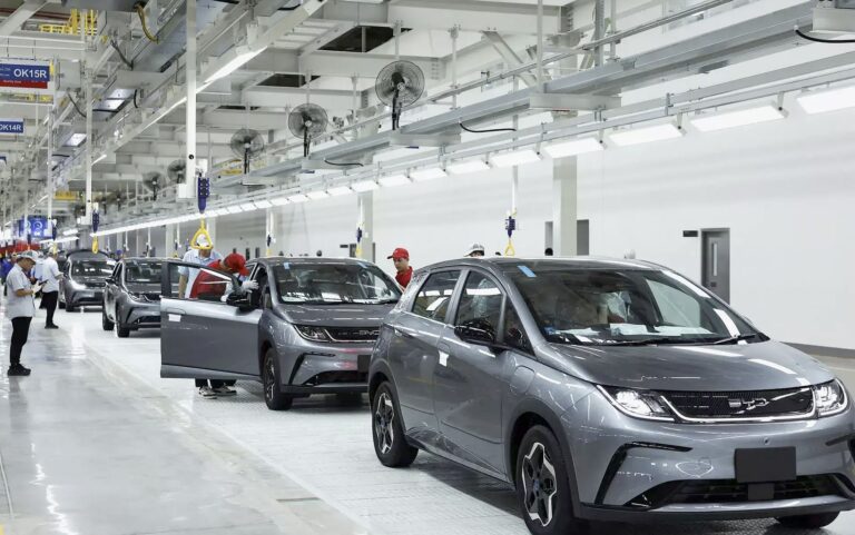 Musk oddaje palmę pierwszeństwa Chinom. BYD górą nad Teslą.