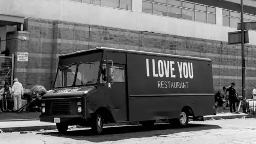 Znany aktor i muzyk otworzył restaurację, w której biedni jedzą za darmo