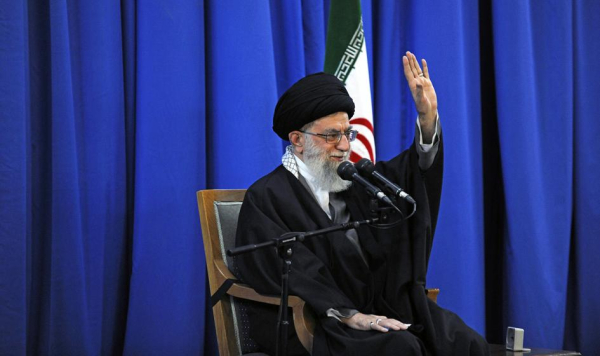 Ajatollah Chamenei boi się ataku USA. Zamieszkał w głębokim schronie