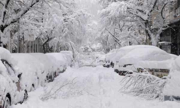Zimowy sztorm uderza w Hiszpanię. Sklepy martwią się dostawami. Zimowy sztorm uderza w Hiszpanię. Sklepy martwią się dostawami.