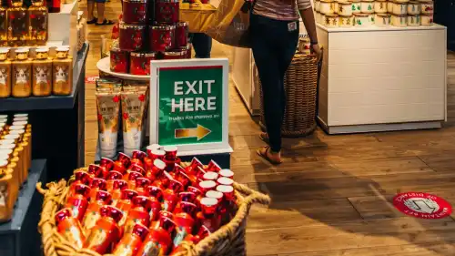 Zanim zaatakujesz pracowników sklepu, którzy po prostu wykonują swoją pracę, musisz się…