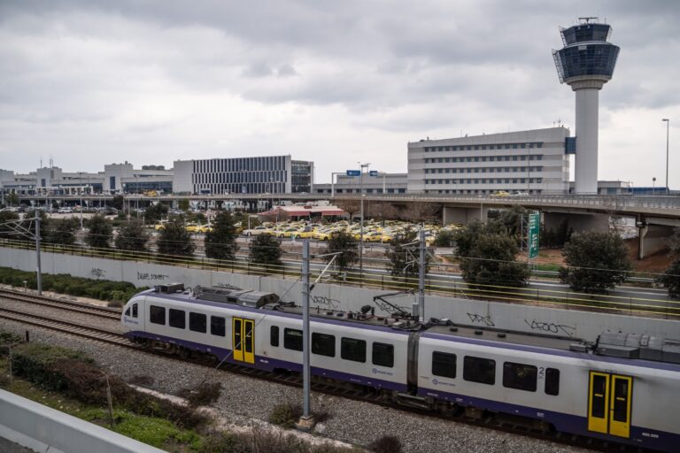 Ogromna usterka lotnicza w Grecji. Samoloty uziemione, przesunięte w czasie.