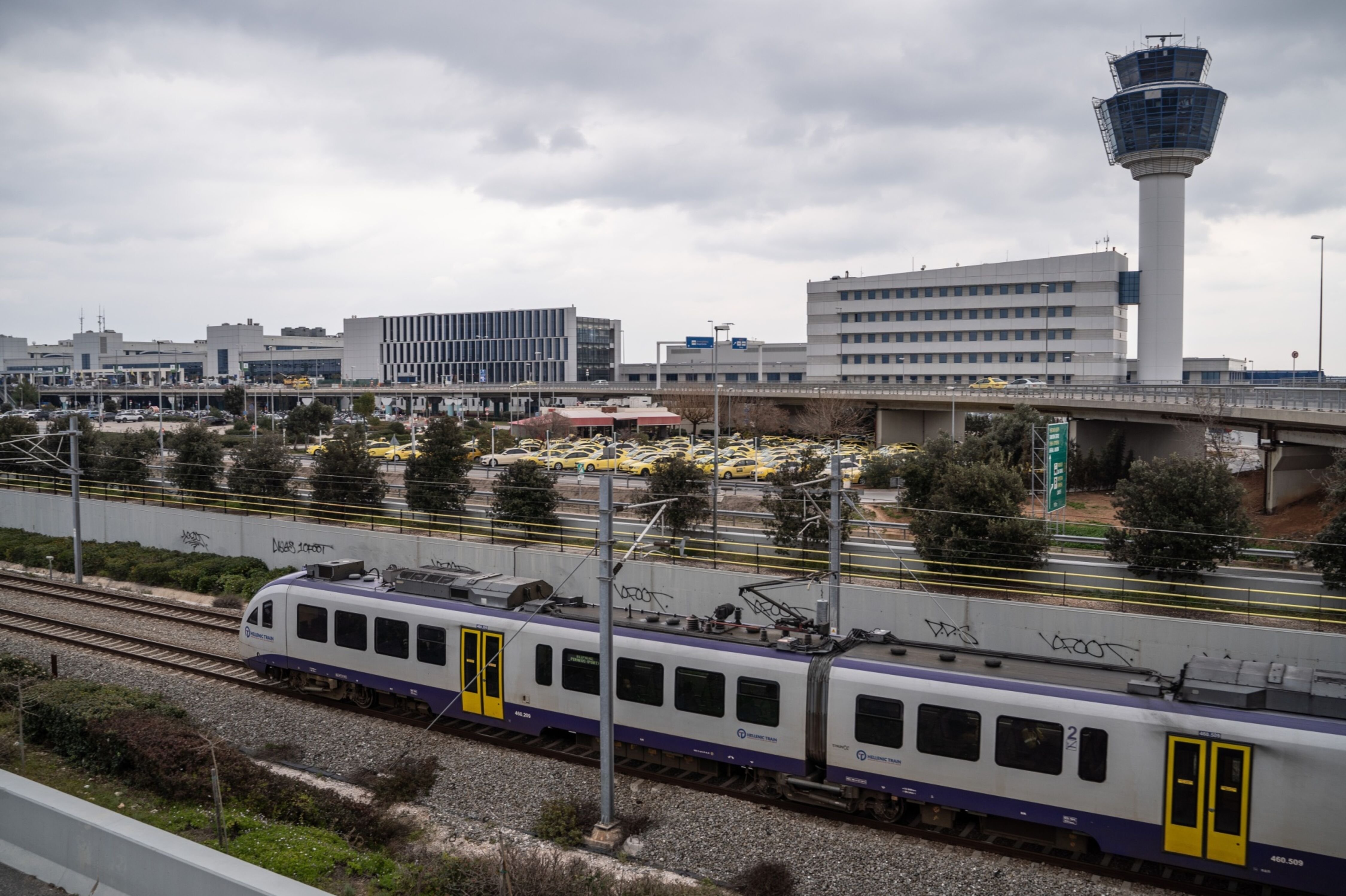 Ogromna usterka lotnicza w Grecji. Samoloty uziemione, przesunięte w czasie. 2
