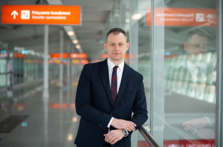 Dochody z nowego portu lotniczego winny pozostać w państwie.