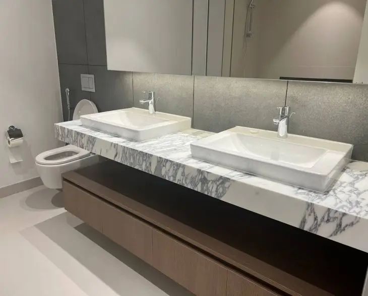 Dlaczego potrzebujesz „trzeciego koloru”: sekret designu, który odmieni każde pomieszczenie w 5 minut