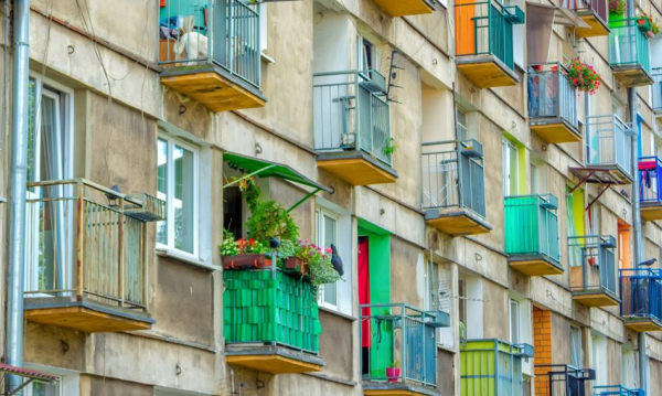 Duże miasta obronią się przed demografią. Metropolie dla singli i imigrantów, przedmieścia dla rodzin?