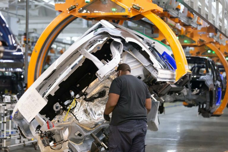 Stellantis Tychy: spadki zamówień aut, redukcje etatów.