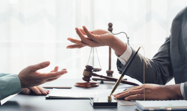 Nieprawdziwe wskazówki prawne. Plaga kradzieży personaliów adwokatów.