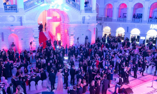 Niech żyje bal! Tyle trzeba zapłacić za najdroższe karnawałowe zabawy