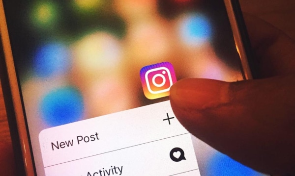 Francja: Stop TikTokowi i Instagramowi? Zakaz dla nieletnich poniżej 15 roku życia na platformach społecznościowych.