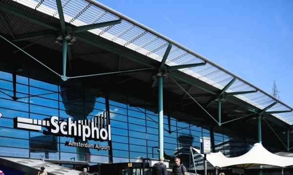 Chaos na Schiphol. Anulowane rejsy, ogromne przesunięcia w czasie. Chaos na Schiphol. Anulowane rejsy, ogromne przesunięcia w czasie.