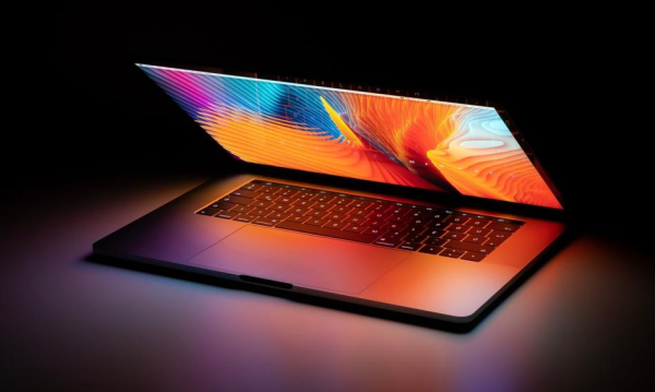 Polacy cenią laptopy z wyższej półki. Przedsiębiorstwa nabywają komputery trzykrotnie szybciej niż klienci indywidualni.