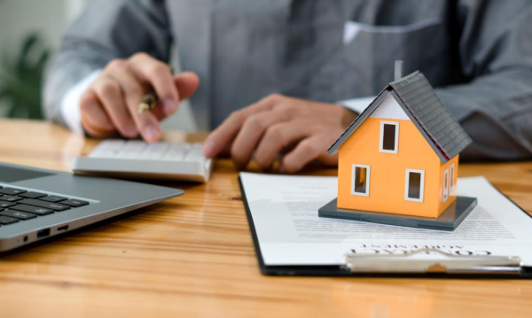 Polacy masowo po pożyczki. Zaciągnęliśmy ich więcej, niż rok temu.