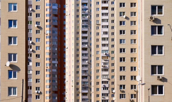 Rynek kupującego nabiera mocy? W ogłoszeniach sprzedaży mieszkań aż tak tego nie widać