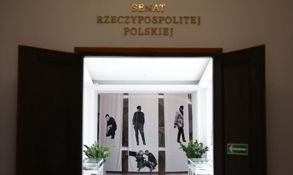 Tak się bawi, tak się bawi nasz Senat. To warunki przetargu na imprezy