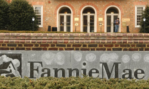 Trump obwieścił nabycie papierów dłużnych zabezpieczonych nieruchomościami na sumę 200 miliardów dolarów. Trump obwieścił nabycie papierów dłużnych zabezpieczonych nieruchomościami na sumę 200 miliardów dolarów.