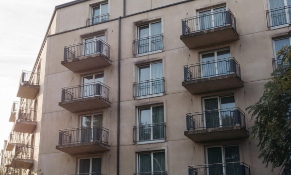 Kupno lokalu to wciąż popularny sposób na pewne ulokowanie kapitału wśród Polaków.