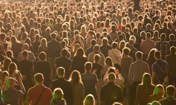 Przewaga zgonów nad narodzinami. Jaki spadek populacji w roku 2025?