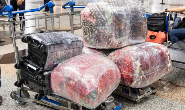 Porty lotnicze: Stop dla owijania bagażu folią