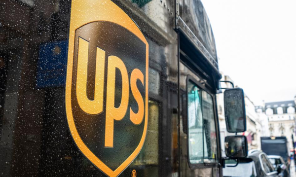 Potężne zwolnienia u giganta logistyki. 30 tysięcy osób straci pracę