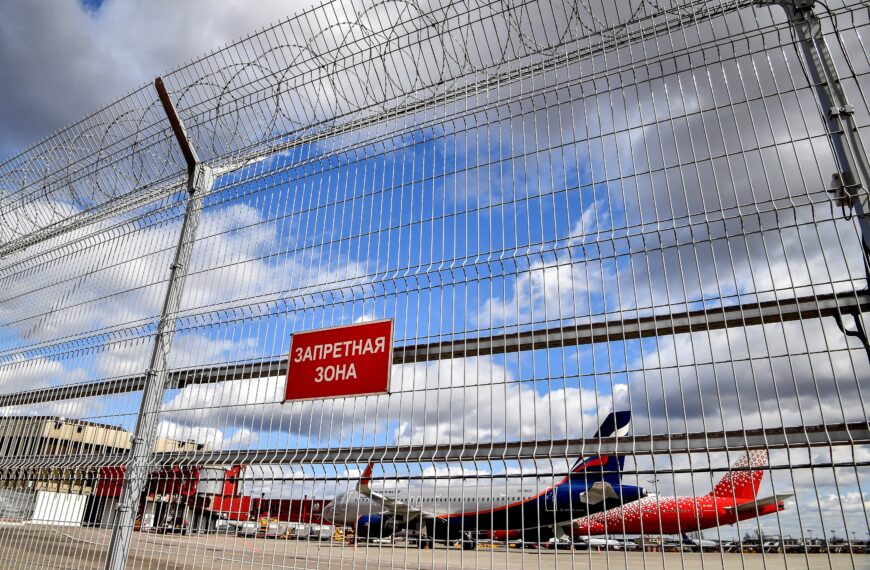 Rosja rejestruje redukcję przewozów powietrznych. Konflikt i restrykcje osłabiają branżę.