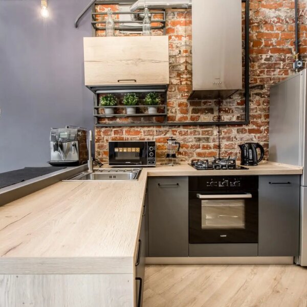 Jak optycznie powiększyć kuchnię: trik projektowy, o którym często się milczy