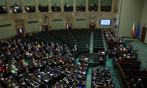 Prawicowy sprzeciw? Gwałtowny skok notowań ugrupowania Brauna w sondażu