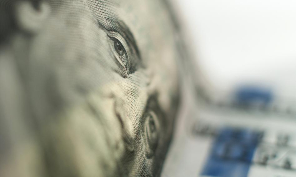 Dolar umocnił pozycję w transakcjach SWIFT. „Sądzenie, że dolar upadnie,&hellip;