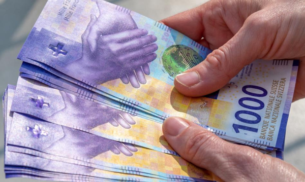 Dolar szwajcarski najsilniejszy od wiosny. Przebicie bariery cenowej.