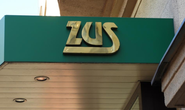 ZUS: Era papieru dobiega końca. Aplikacje o kuroniówkę w całości…