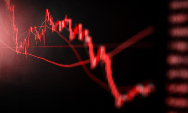 Szlachetne metale w korekcie, PKB z prognozą wzrostu o trzy, a rentowność pożyczek gwałtownie spada.