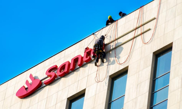 Wydatki na zmianę marki wysokie. Santander mierzy koszty rebrandingu na Erste Bank&hellip;