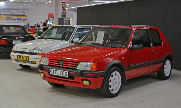 NEWS FIN 36 Europejskie hity motoryzacyjne: królują kompakty, w Polsce nadal bezkonkurencyjne SUV-y…