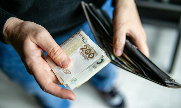 Trzymaj pieniądze. EBC ostrzega przed przedłużonym zamrożeniem dostępu do rachunków.