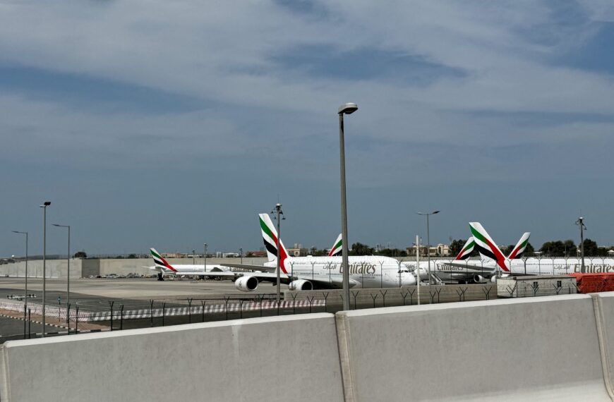 Anulowane kursy, drożejące bilety. Konflikt bliskowschodni dotyka podróżnych.