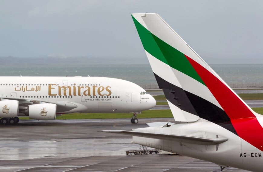 Emirates wstrzymało loty z Dubaju z powodu obaw o pociski. Stopniowe wznowienie.