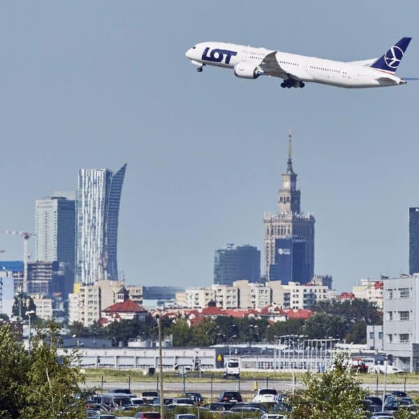 Arabska odbudowa lotnictwa postępuje, pomimo konfliktu w Zatoce.