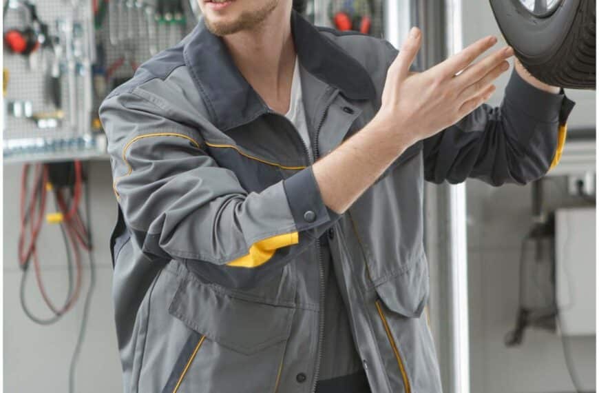 Wybór odzieży ochronnej: Na co zwrócić uwagę, aby zadbać o BHP?