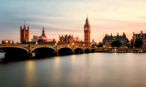 NEWS FIN 40 Wielka Brytania deleguje okręt wojenny na Cypr dla ochrony baz.