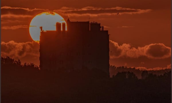 Costowne ambicje czy deal deweloperów? Lawina zażaleń do KRRiT na materiał „Faktów”&hellip;