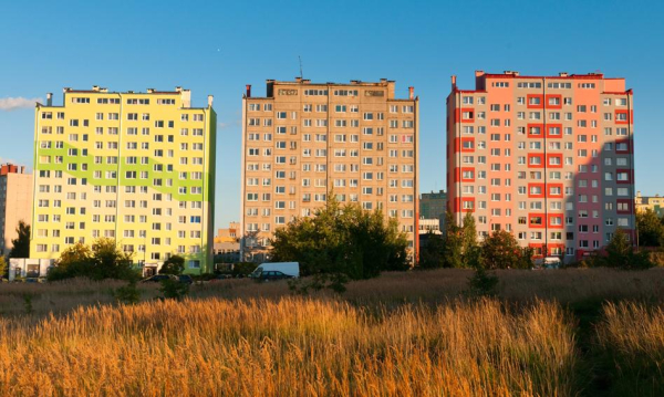 Opóźnienia w płatnościach mieszkaniowych dotykają 33% Polaków. Spłata kredytu priorytetem nad wywozem&hellip;