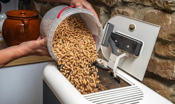 NEWS FIN 34 Przyczyny niedoboru pelletu? Resort tłumaczy problemy z dostępnością.