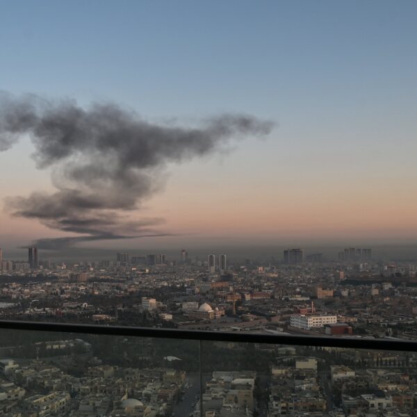 NEWS FIN 11 Bliski Wschód: zawieszone loty i zakłócenia po uderzeniu w Iran.