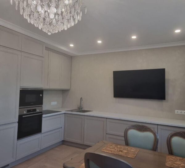 Jak podzielić kuchnię na strefy: jeden trik oświetleniowy