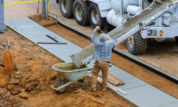 NEWS FIN 19 Hotel sąsiadem? Setki gości blisko domów.